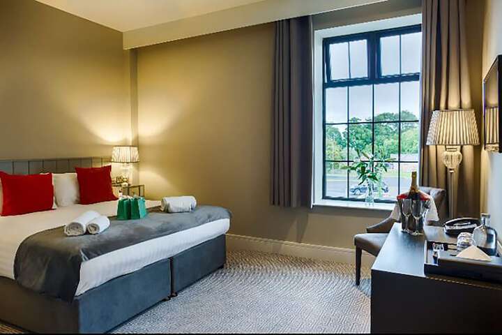 Room 9 of 35