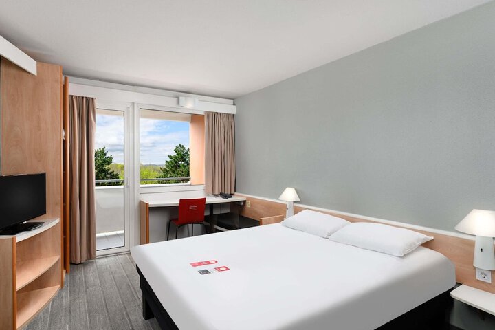 Room 2 of 61