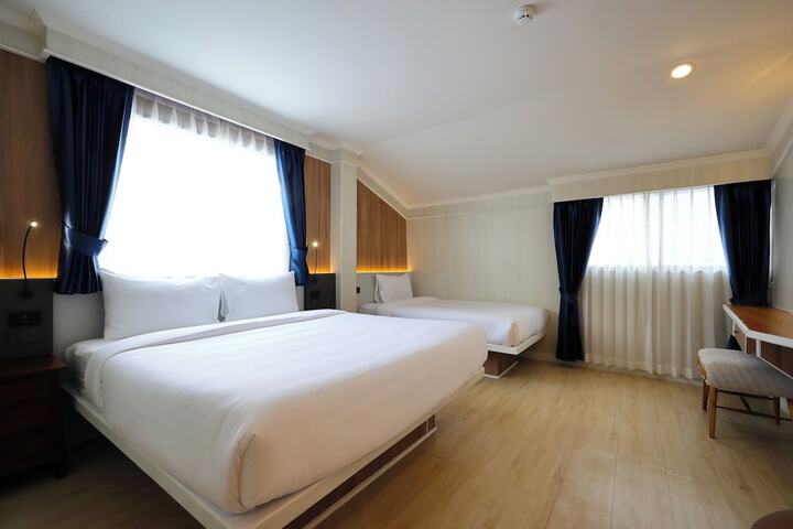 Room 33 of 86