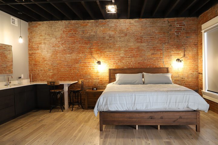 Room 6 of 15