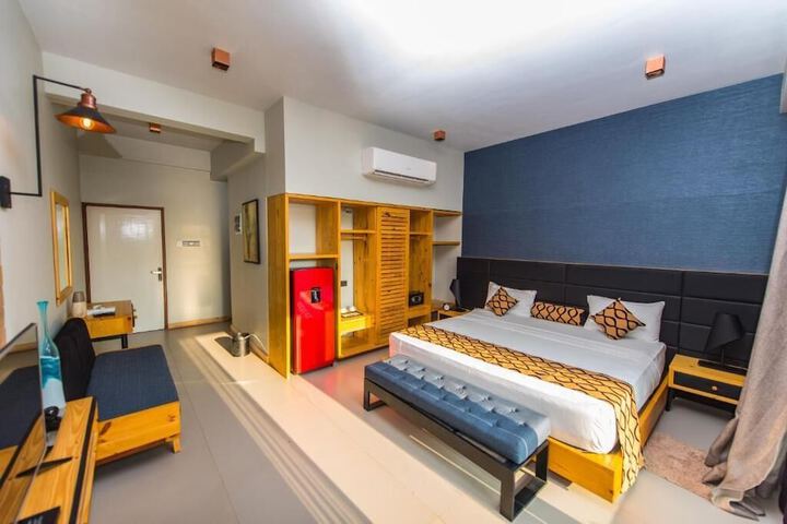 Room 9 of 36