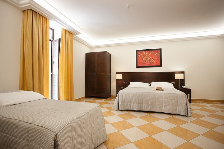 Room 9 of 35