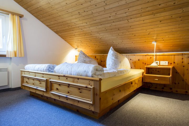 Room 5 of 10