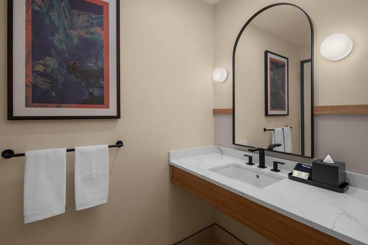 Room 25 of 61