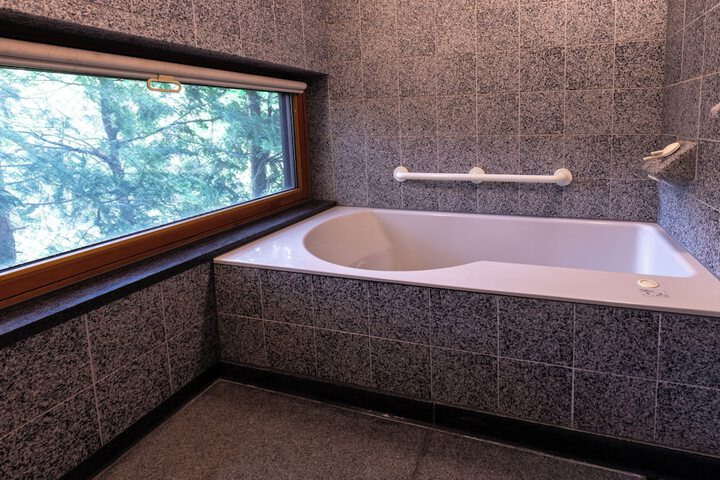 Room 12 of 20