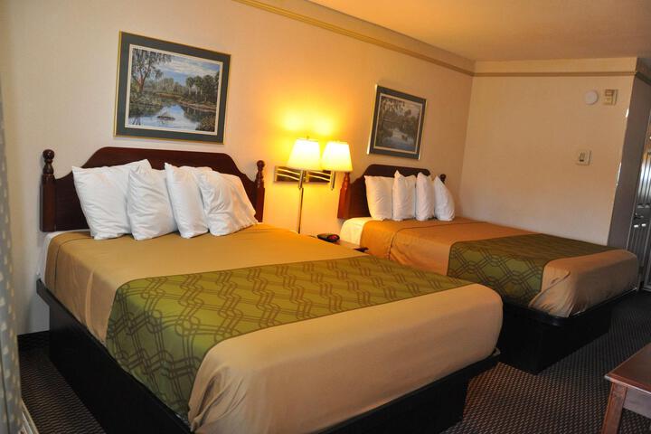 2 Queen Beds Flatsc Microfridge High Speed Continental Breakfast (3 of 7)