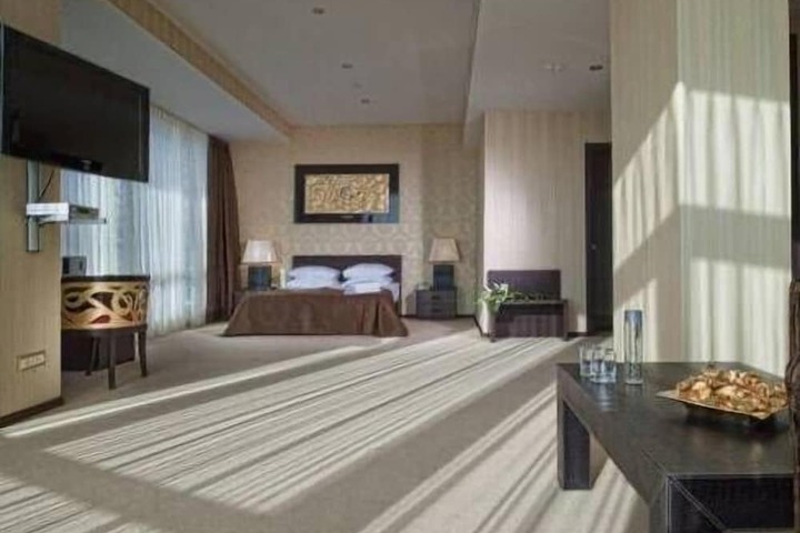 Room 32 of 74