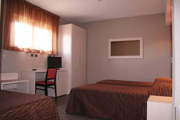 Room 9 of 38