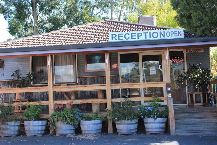 Exterior of Tamworth Lodge Motel