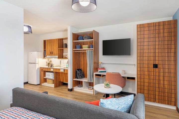 Room 10 of 20