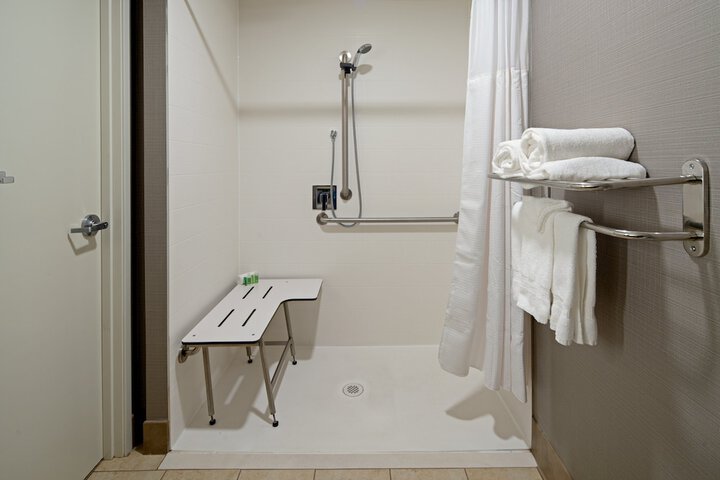 Room 13 of 28
