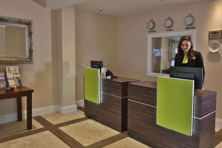 Check-in/check-out kiosk