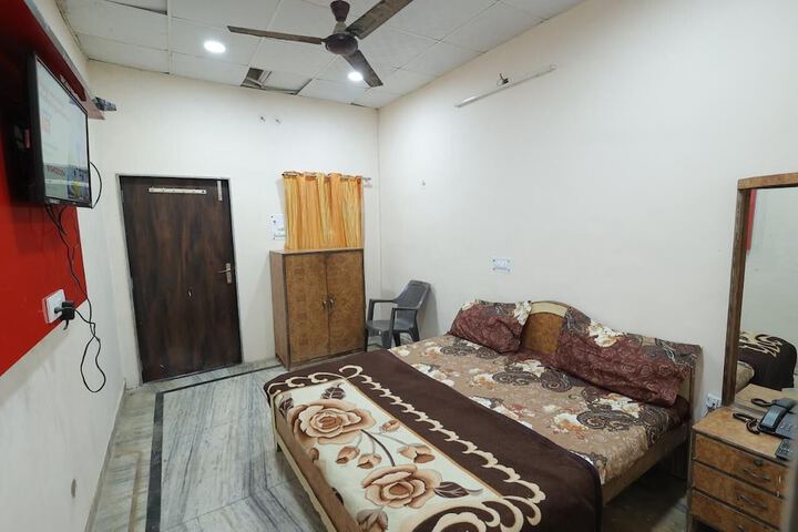 Room 6 of 23
