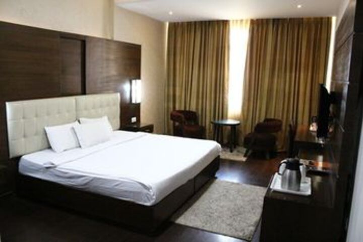 Room 28 of 41