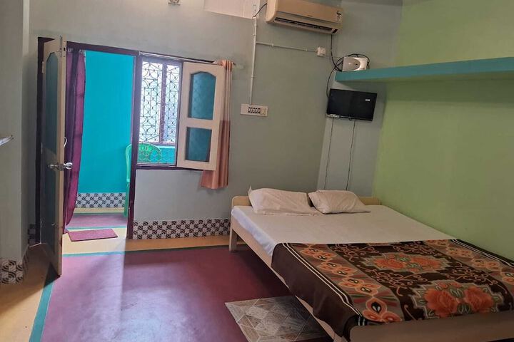 Room 2 of 6