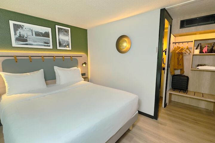 Room 17 of 46