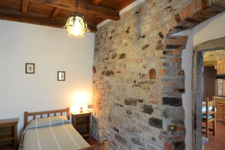 Room 27 of 90