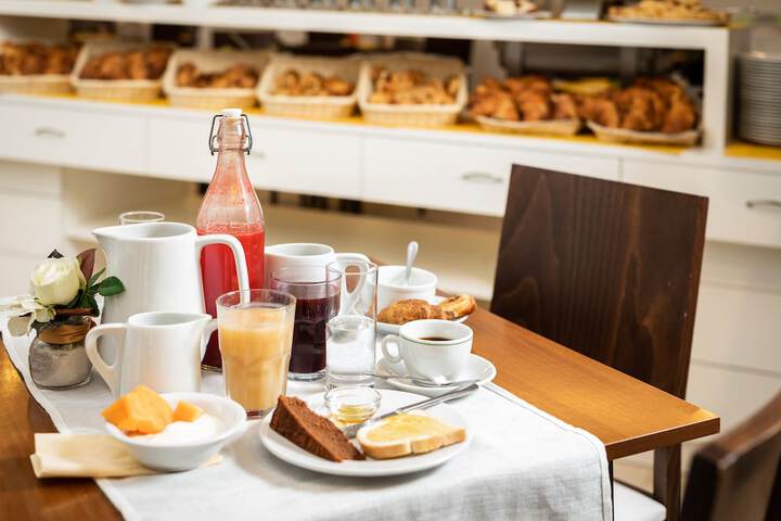 Breakfast/Coffee Service 119 of 181