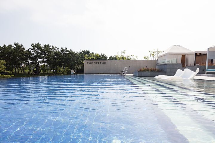 Pool 75 of 161