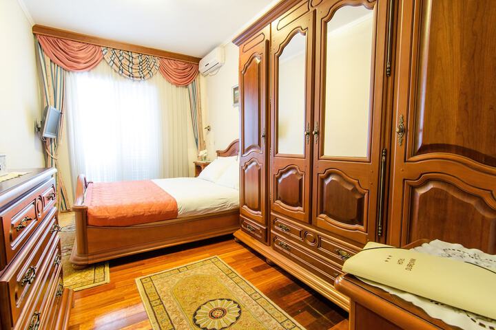 Room 4 of 94
