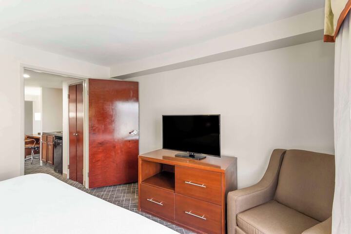 Suite 2 Queen Beds (10 of 20)