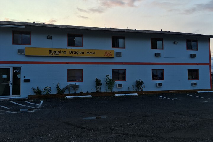 Sleeping Dragon Motel in Thunder Bay, ON