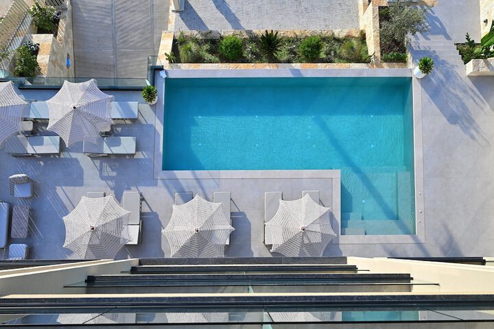 Pool 41 of 66