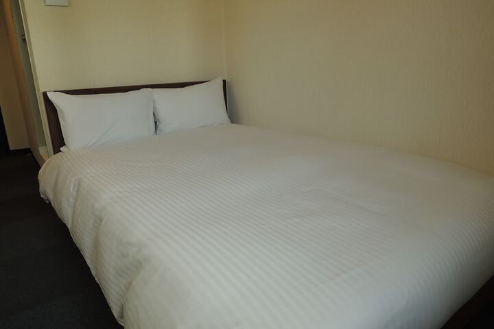 Room 13 of 32