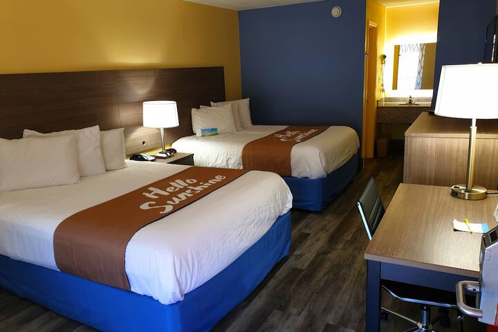 2 Queen Beds (9 of 9)