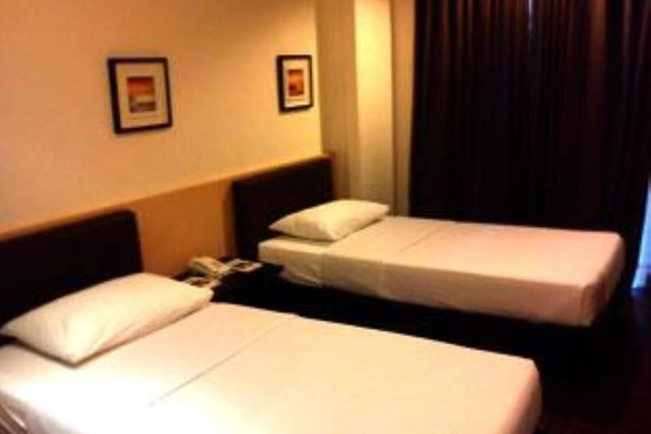 Room 7 of 15