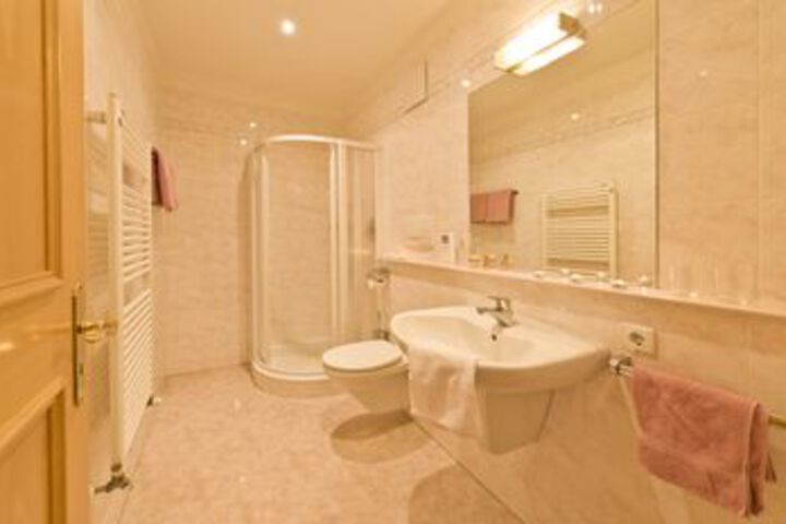 Room 2 of 44
