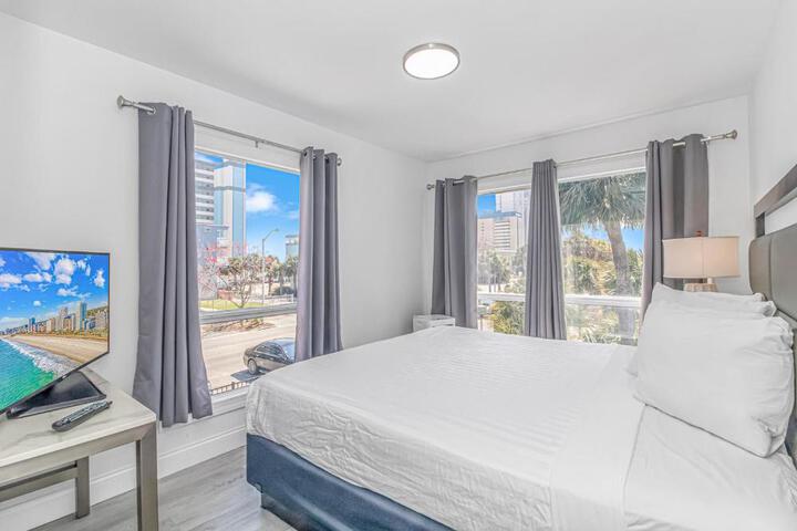 2 Queen Beds Kitchen