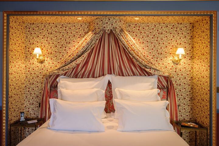 Room 21 of 77
