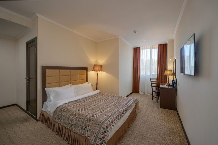 Room 13 of 114