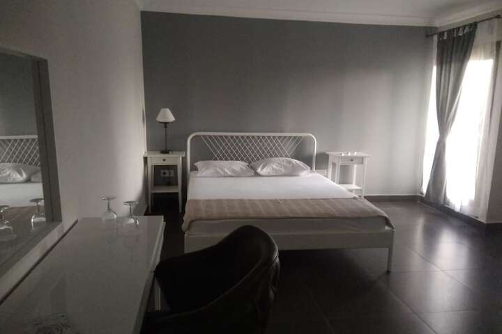 Room 9 of 28
