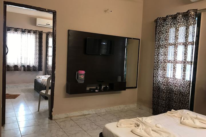 Room 10 of 33