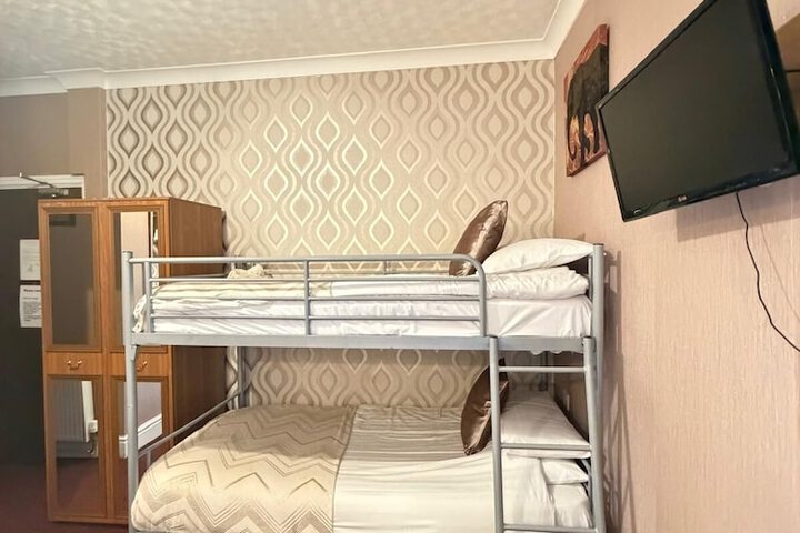 Room 27 of 42