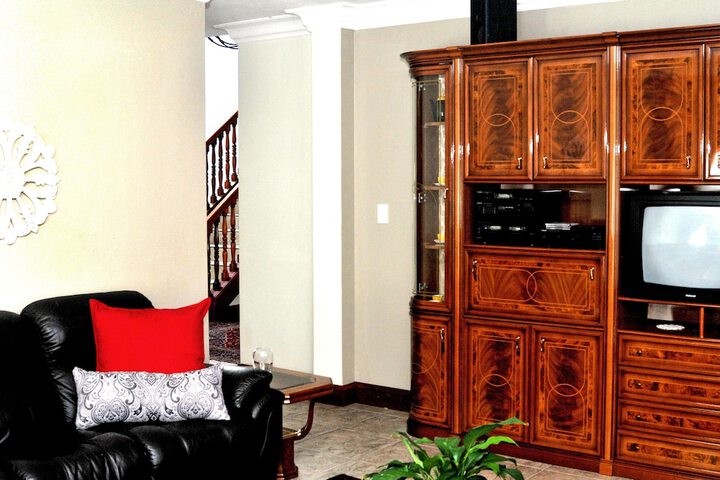 Lounge 93 of 112
