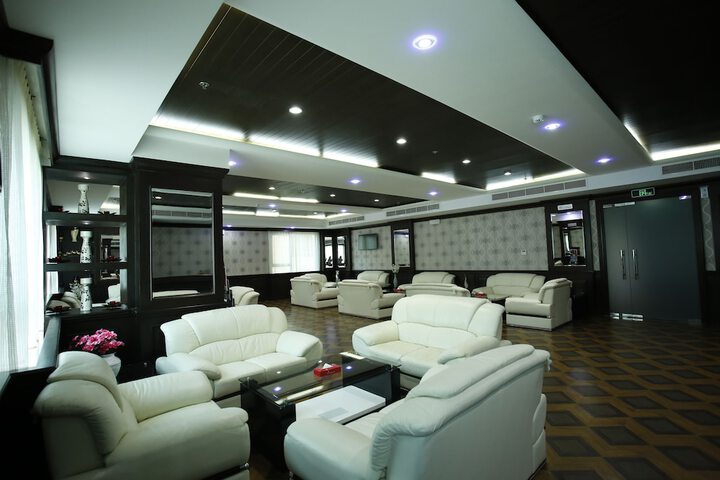 Lounge 46 of 49