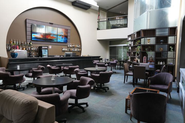 Lounge 113 of 126
