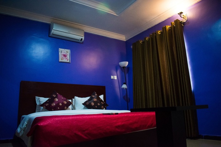 Room 27 of 68