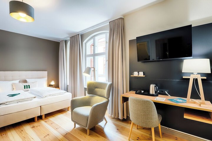Room 9 of 25