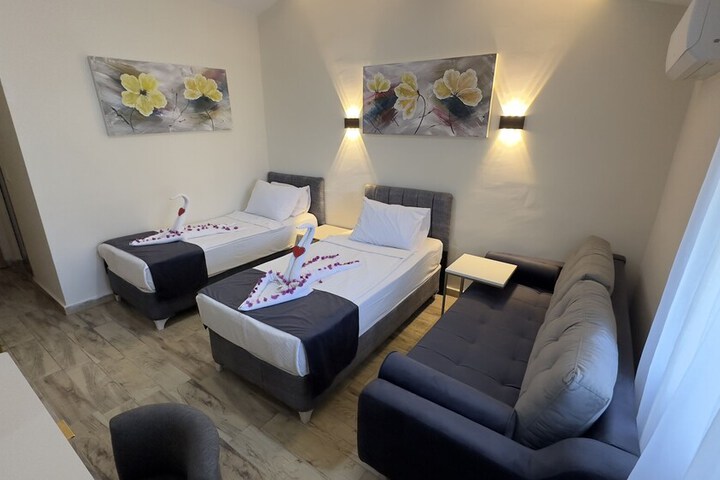 Room 4 of 27