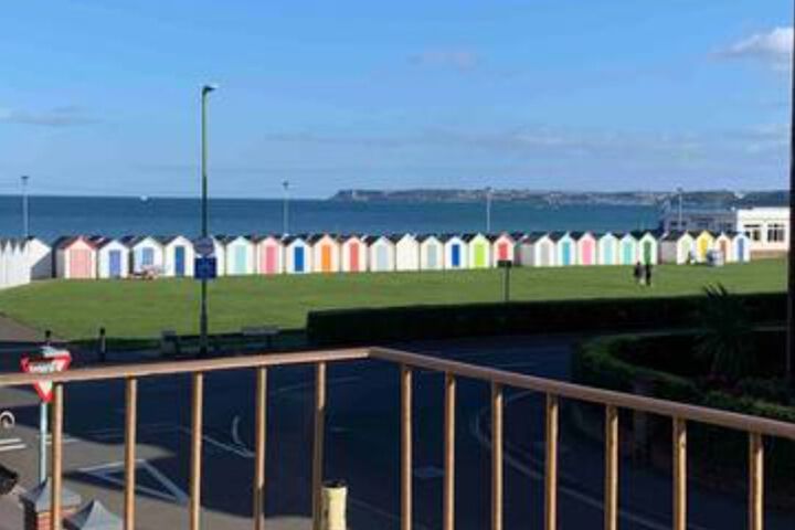 Home by the Sea Quirky Three Bedroom Family House