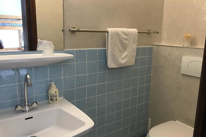 Room 10 of 24
