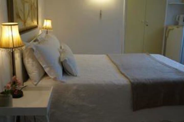 Room 5 of 11