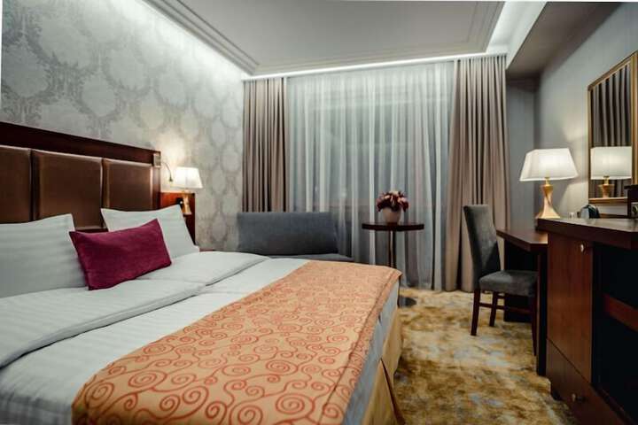 Room 4 of 36
