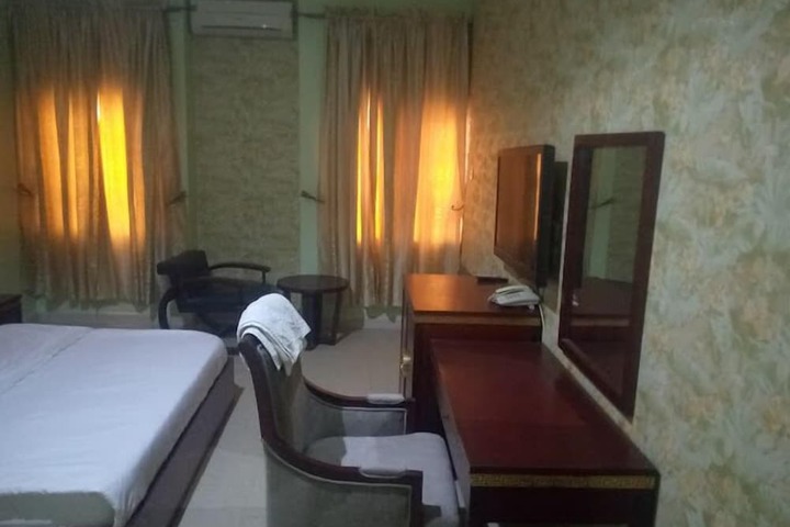 Room 5 of 41