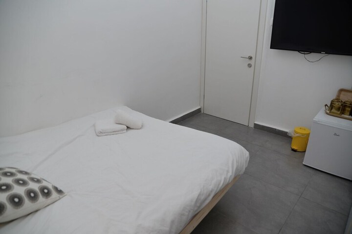Room 4 of 27