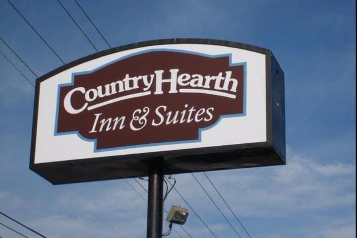 Country Hearth Inn in Camden, TN